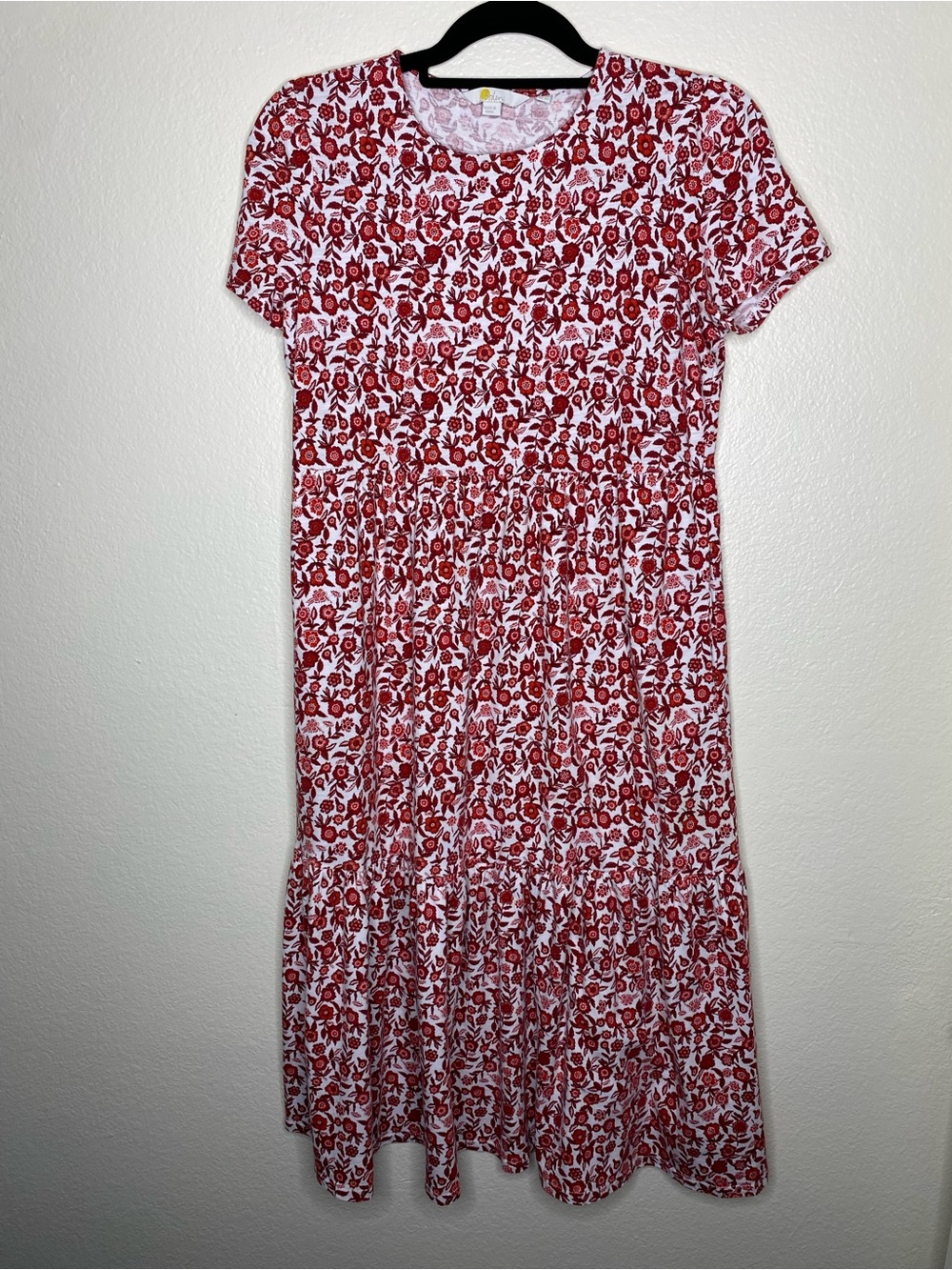 BODEN White and Red Floral Short Sleeve Tiered
Midi Dress Crew Neck